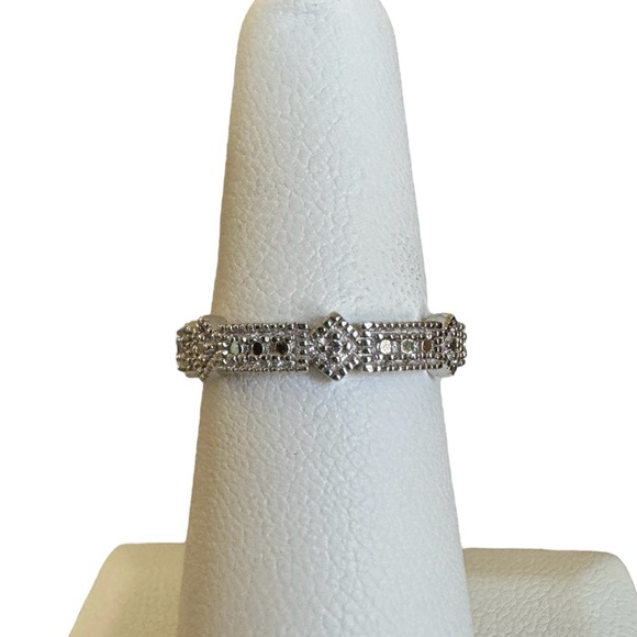 Genuine diamond and 925 silver dainty band ring size 6 - Picture 3 of 15